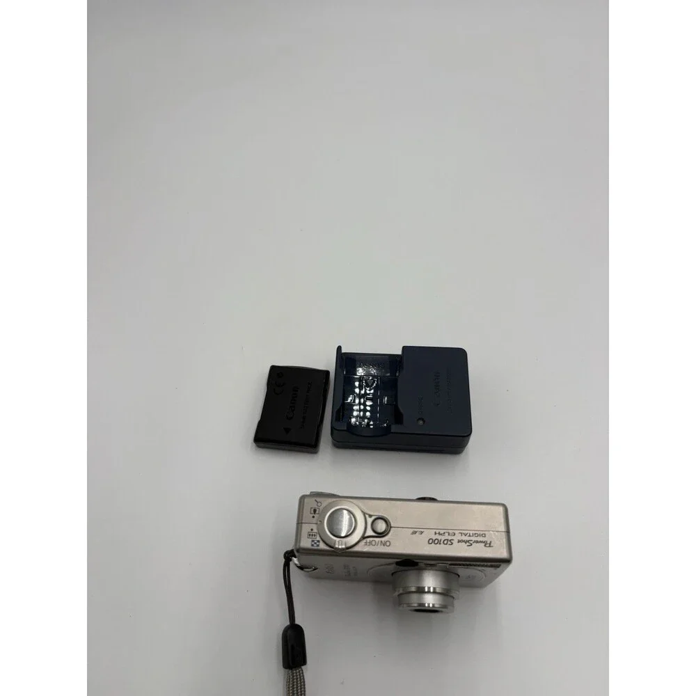 Canon PowerShot SD100 3.2 MP Digital ELPH Camera Powers On-No Memory Card
